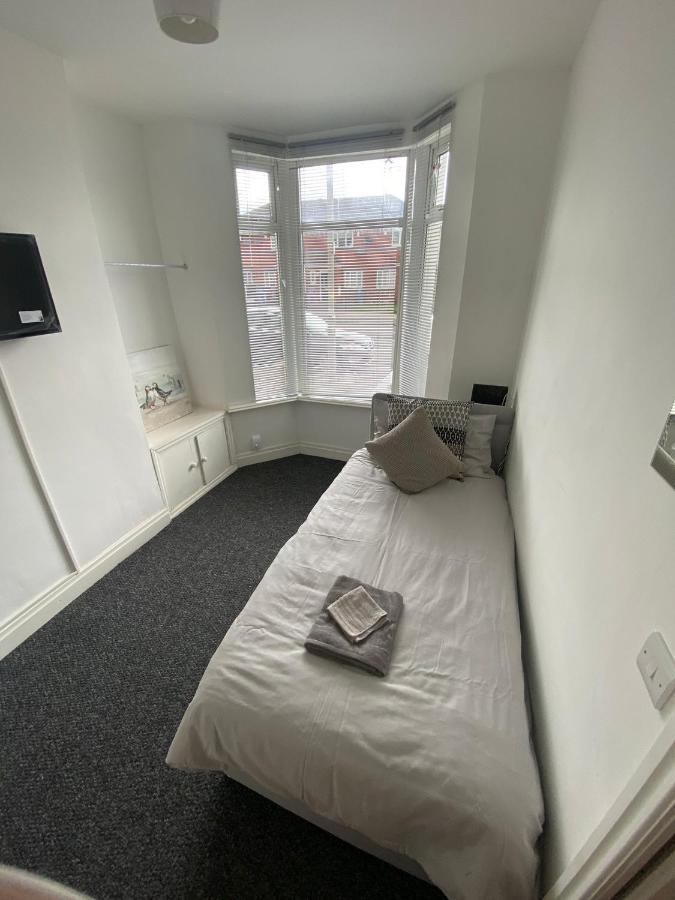 174 Boaler Street Hotel Ливърпул Екстериор снимка